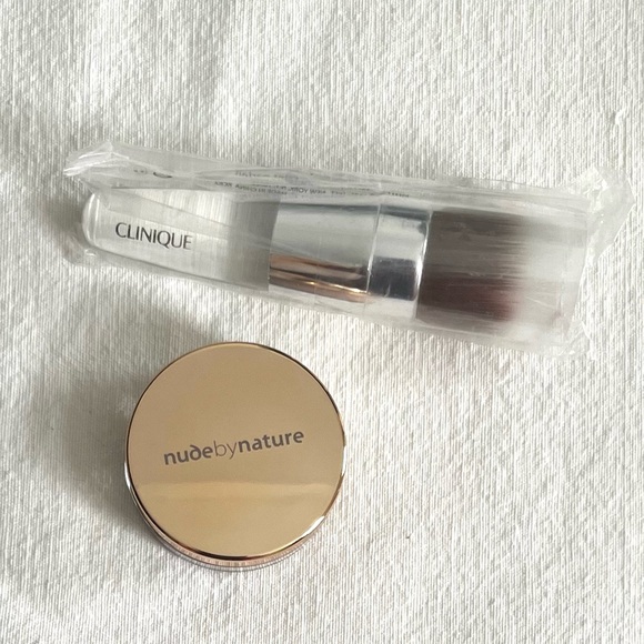 Nude by Nature Other - Nude by Nature Natural Glow Loose Bronzer with Clinique Buff Brush